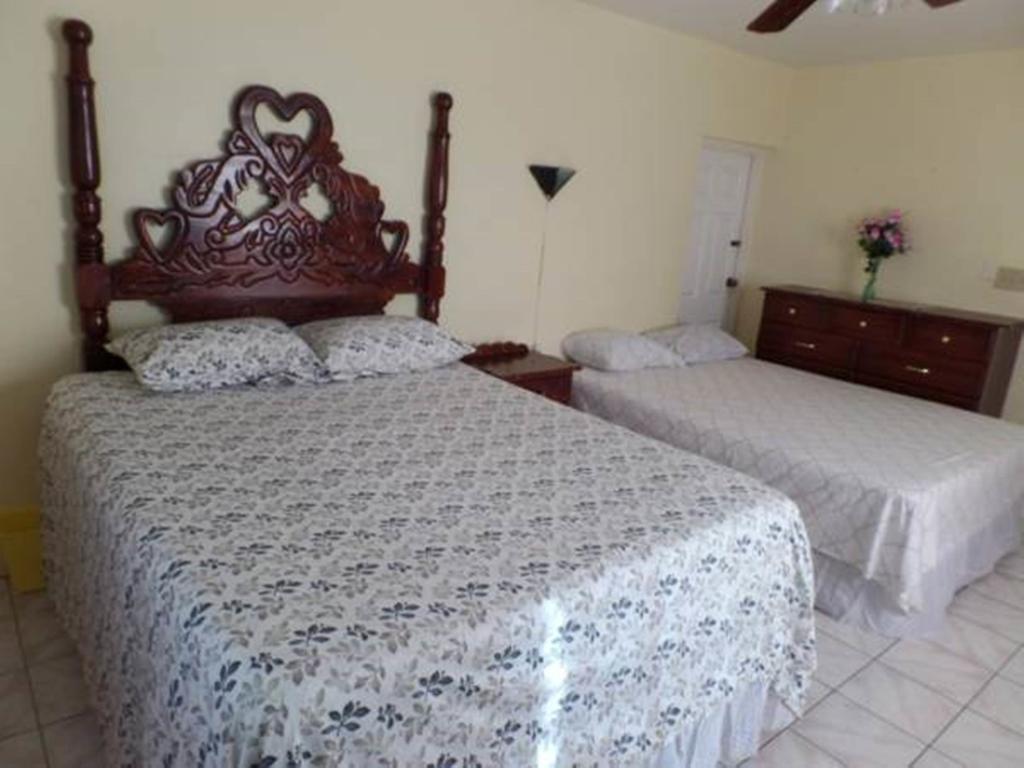 Villa Donna Inn Монтего-Бей Номер фото