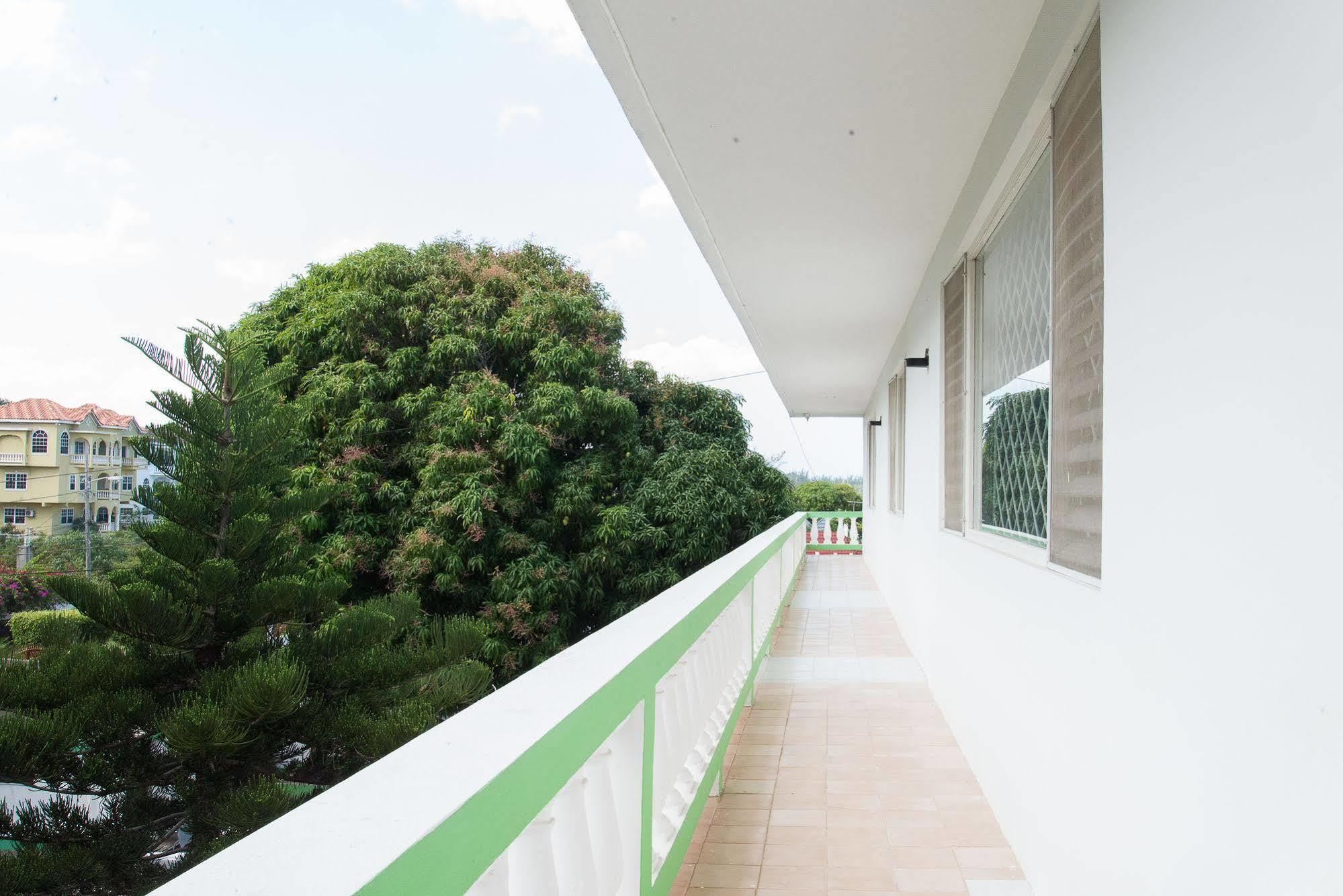 Villa Donna Inn Монтего-Бей Екстер'єр фото